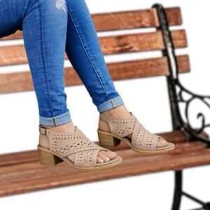 Baretraps Ilene Taupe Block Heel Sandals